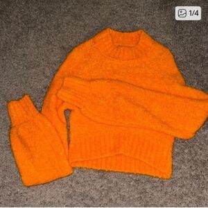 Urban Outfitters Sweater Size SMALL EUC